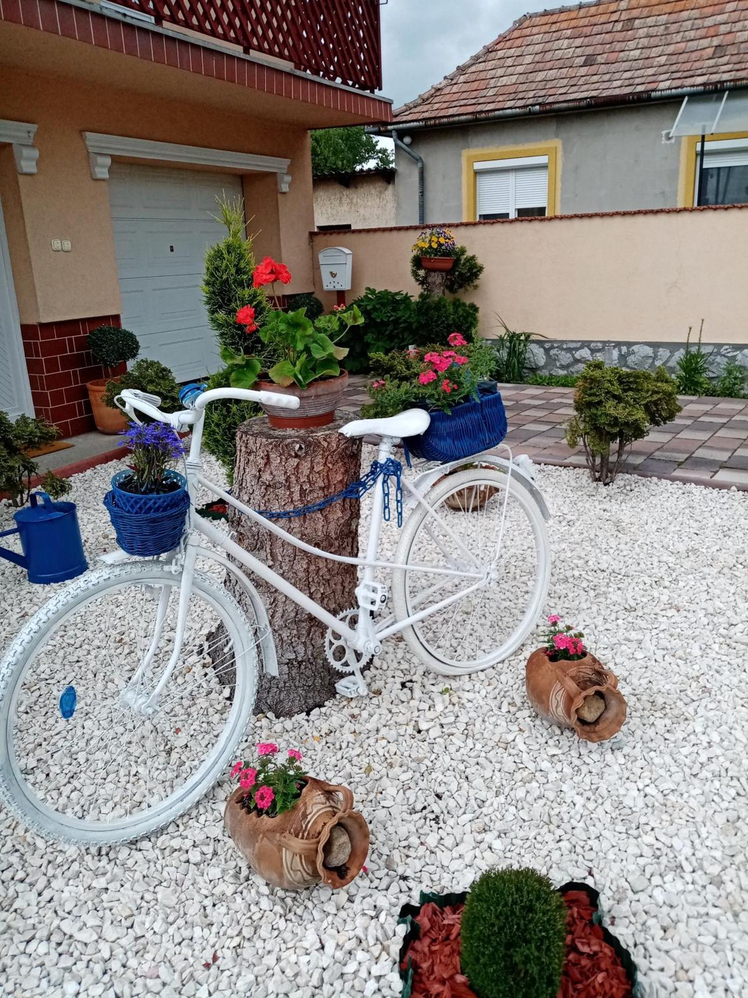 Margaret Apartman Egerszalók Екстериор снимка