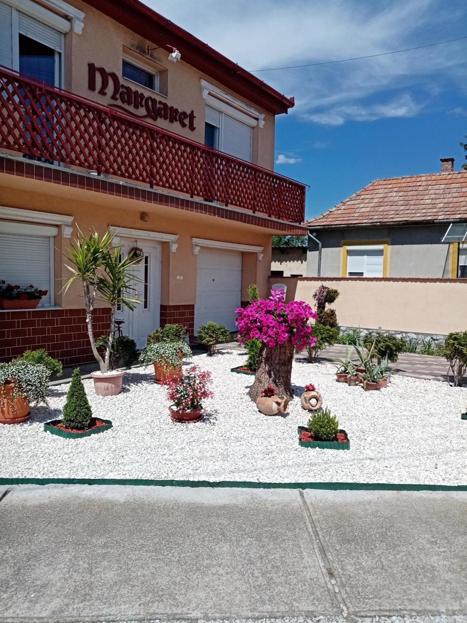 Margaret Apartman Egerszalók Екстериор снимка