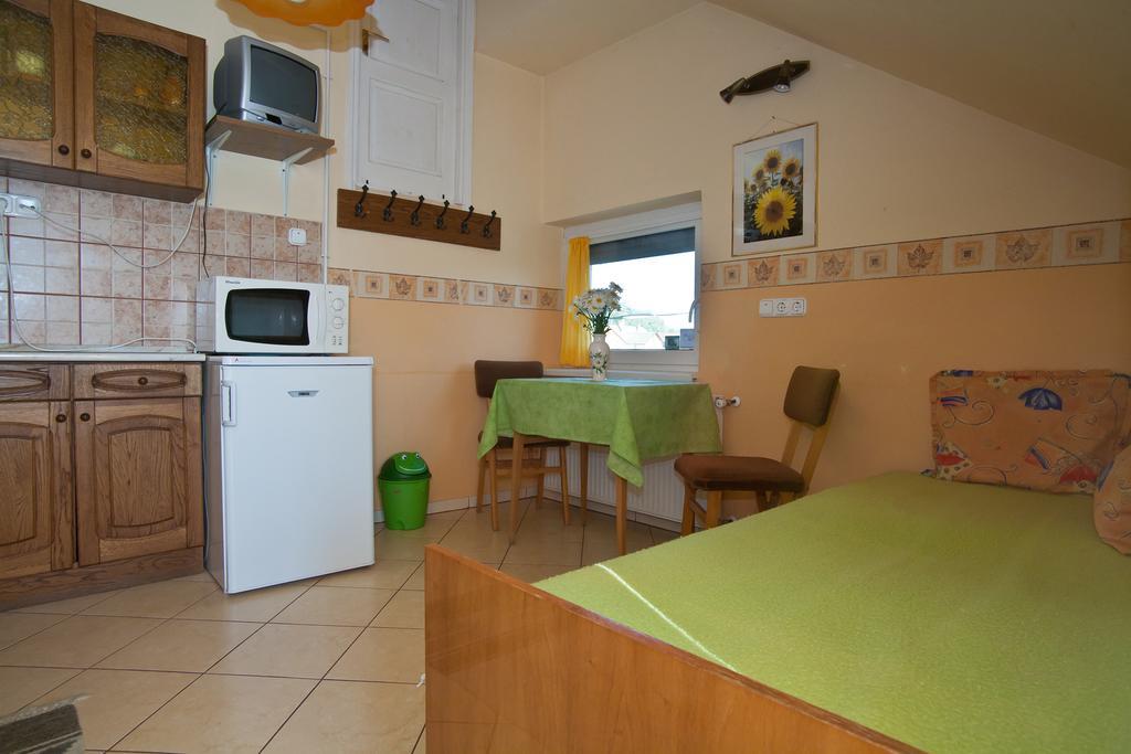 Margaret Apartman Egerszalók Стая снимка