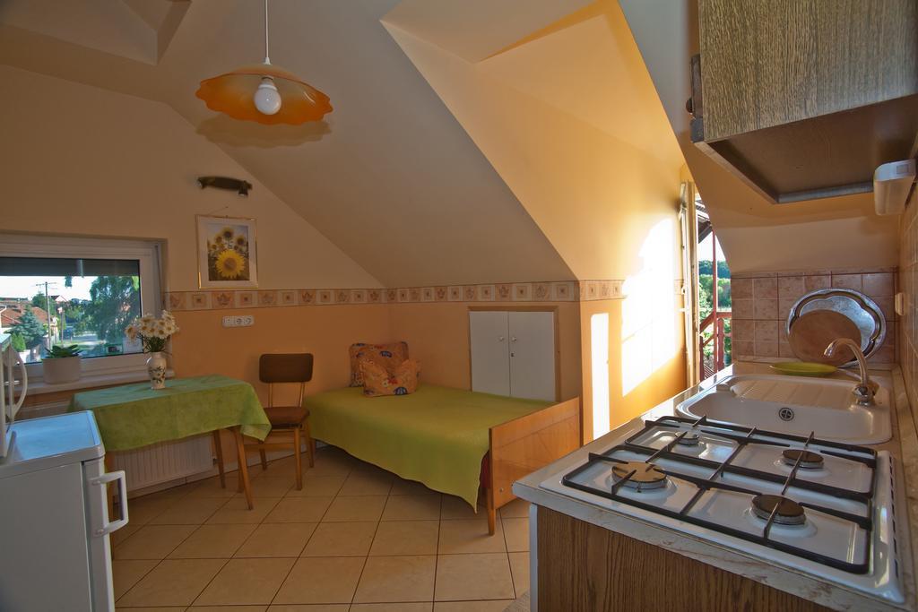 Margaret Apartman Egerszalók Стая снимка